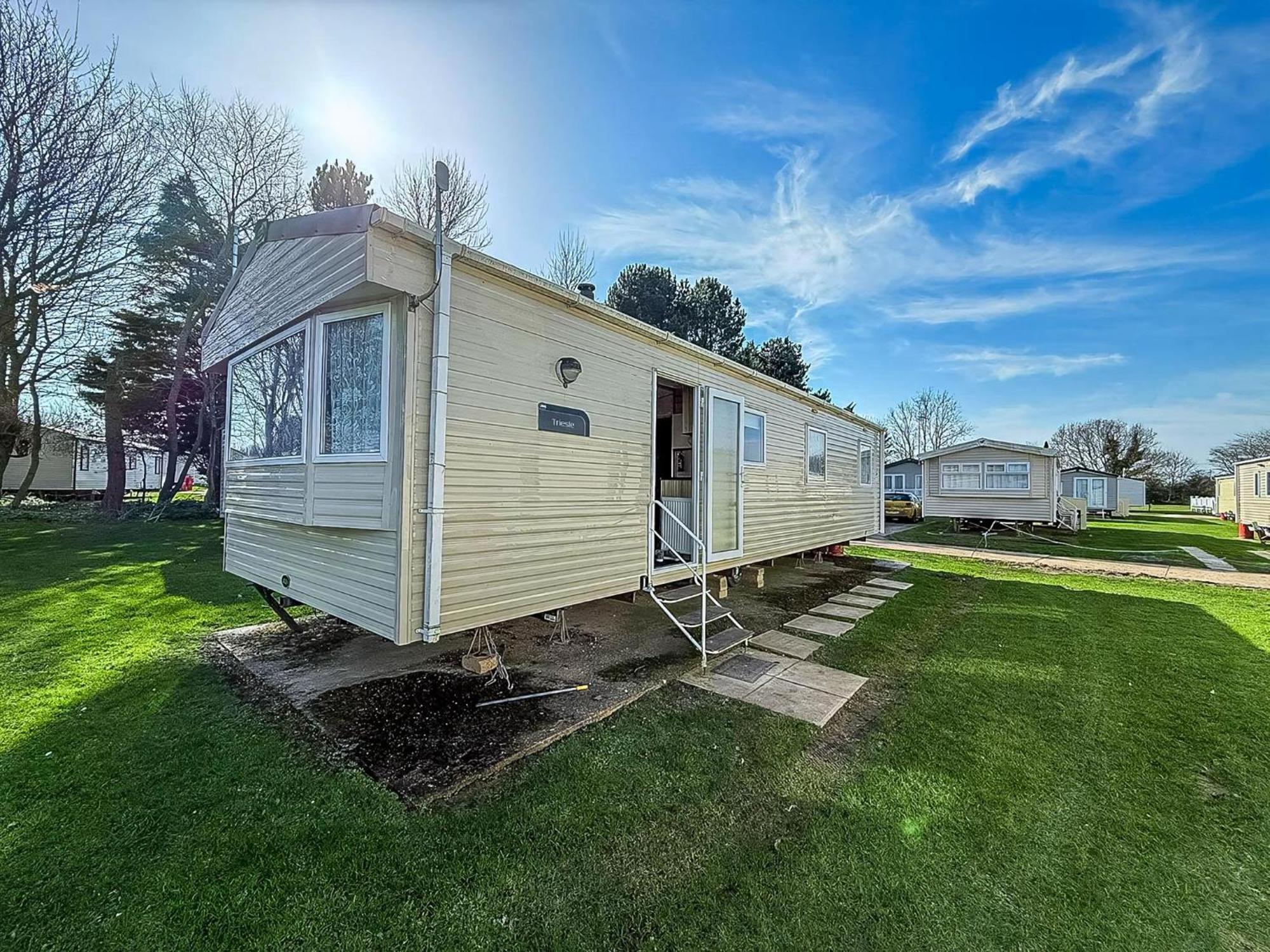 Great 8 Berth Caravan In Norfolk Near To Great Yarmouth Ref 20178Bs Hopton on Sea Exterior photo